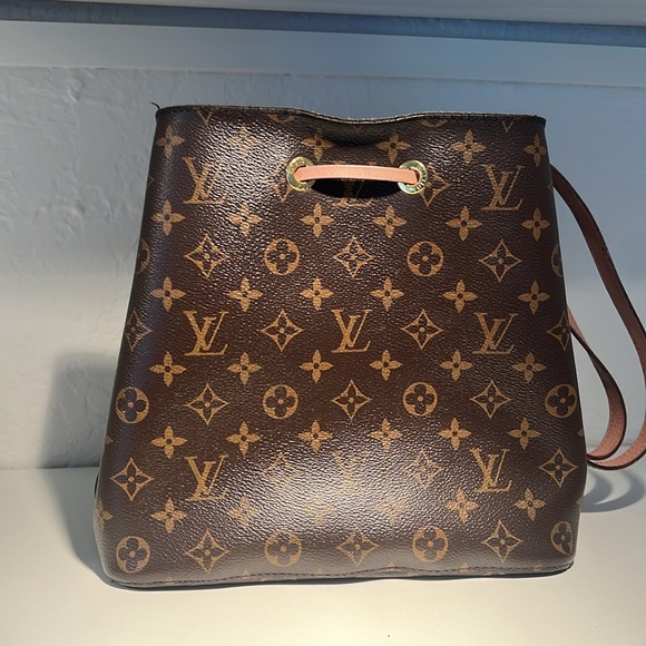 Authentic Louis Vuitton Neo noe Rose and monogram - Picture 10 of 14